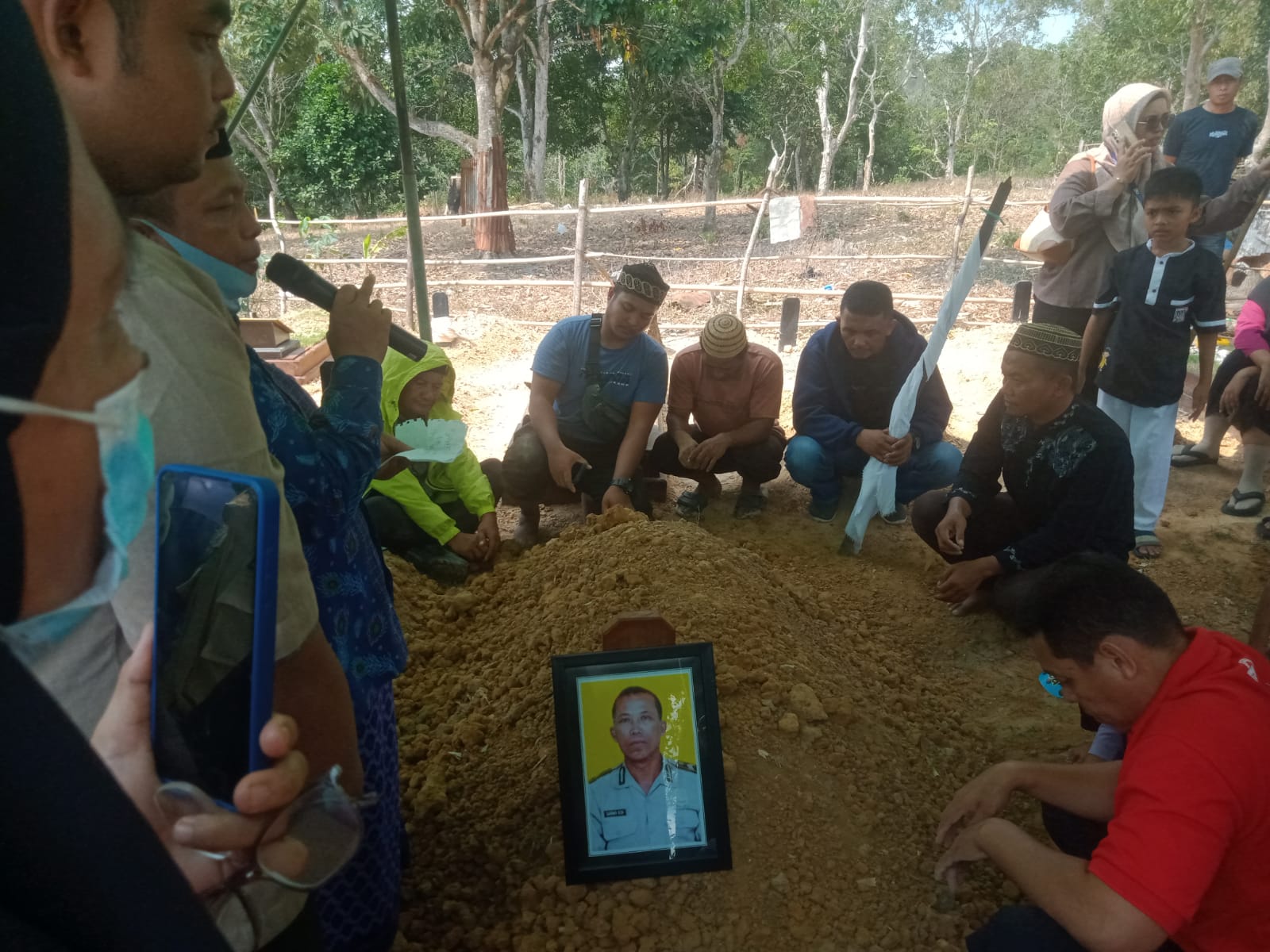 Wujud Perhatian Kepada Purnawirawan, Kapolres Bontang Laksanakan Takziah Pemakaman Purnawirawan Polri