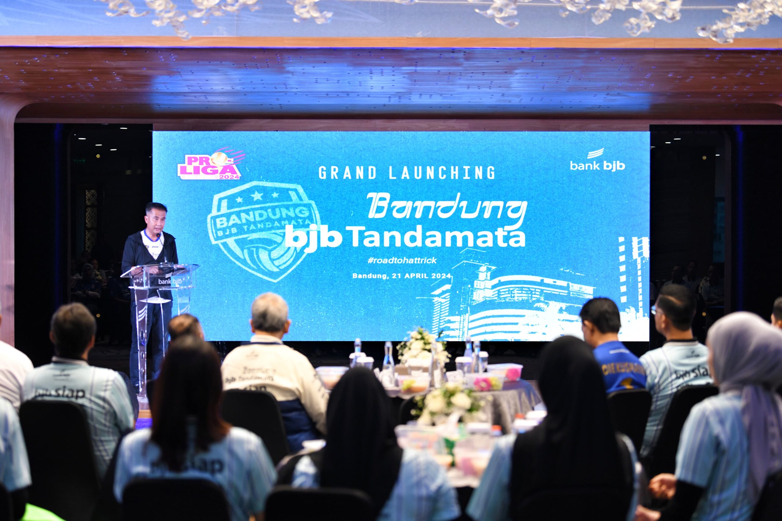 Lepas Bandung bjb Tandamata Berkompetisi di Proliga 2024, Bey Machmudin: Jaga Kekompakan dan Sportivitas,