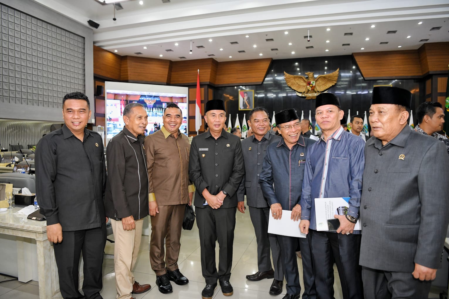 Bey Machmudin Sampaikan Pendapat terhadap Tiga Ranperda Prakarsa DPRD Jabar