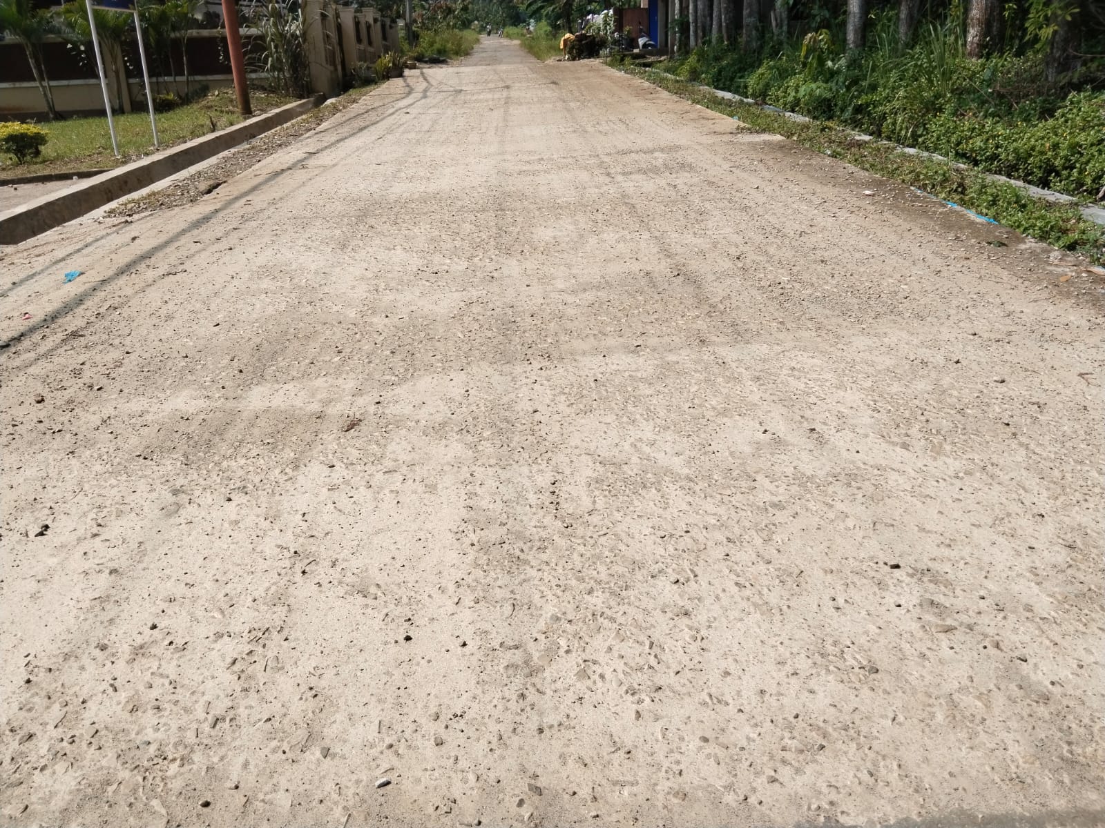 Habiskan Dana Meliyaran Rupiah, Proyek Rigid Beton Jalan Waisom Campang Tiga Rusak