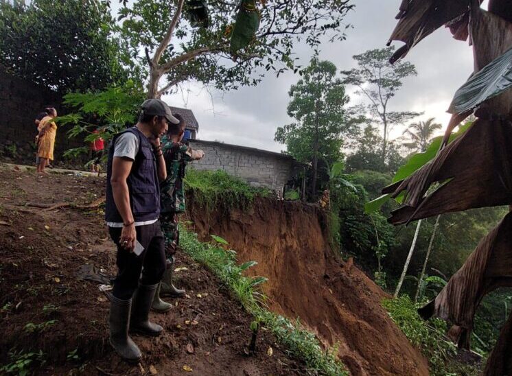 Hujan Deras Disertai Angin Kencang, Akibatkan Bencana Tanah Longsor Di Desa Dawagung, 4 Rumah Warga Terdampak