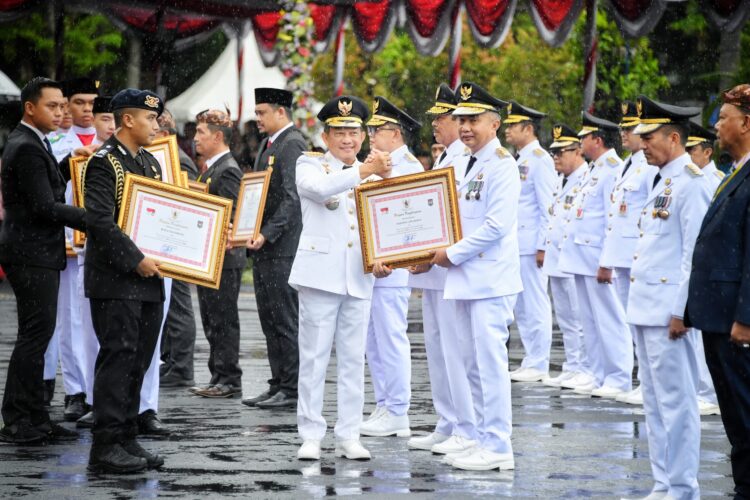 Hari Otonomi Daerah Berkinerja Tinggi, Pemdaprov Jabar Terima Penghargaan EPPD