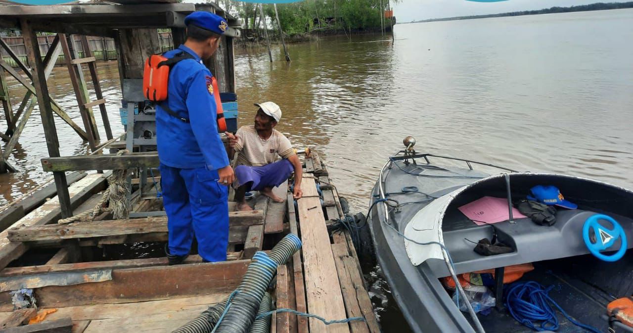 Polairud Polres Kutai Kartanegara Sambangi Masyarakat Pesisir Kutai Lama