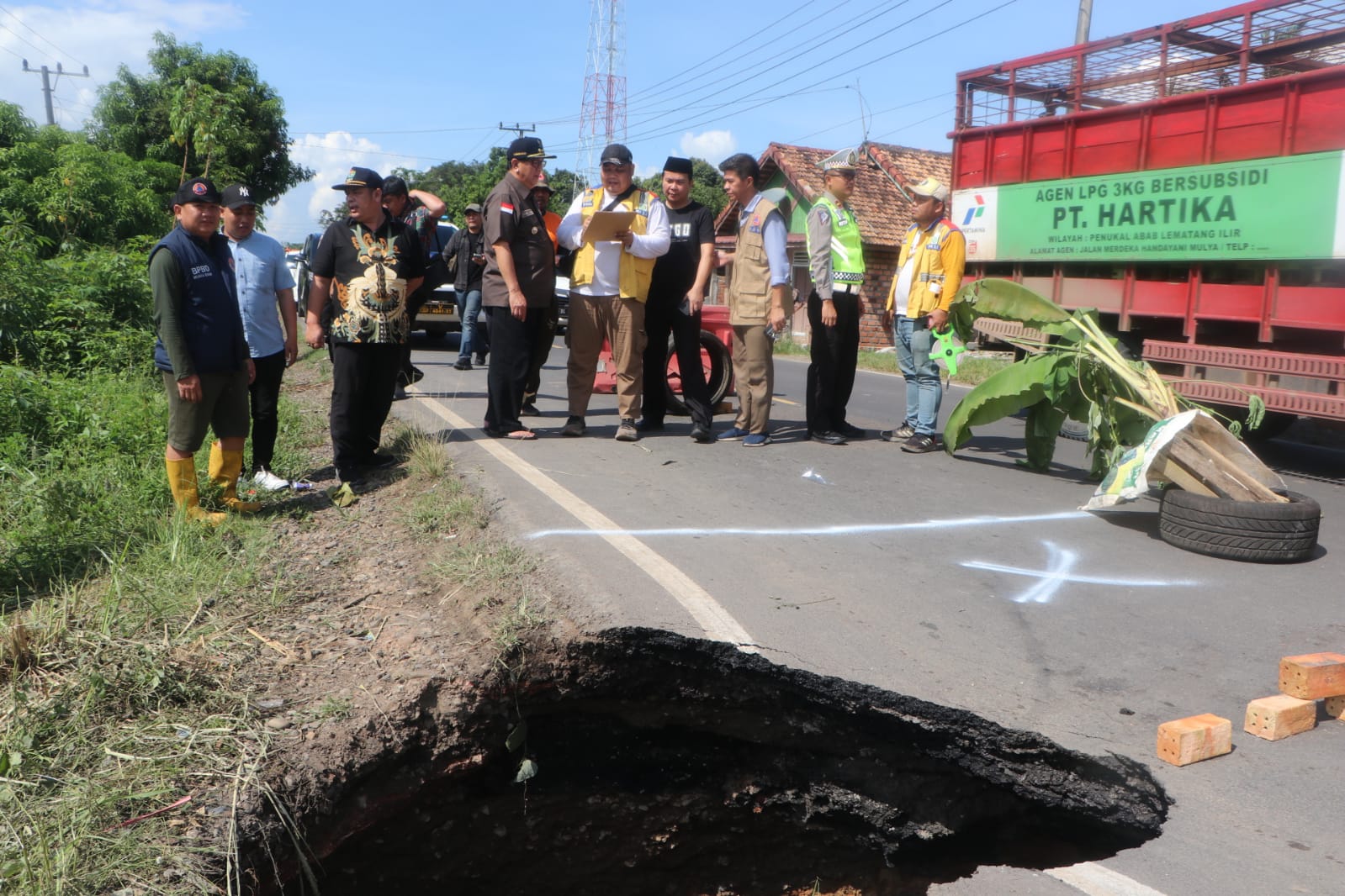 Jalan Amblas di Panang Jaya, Pj. Bupati Muara Enim Upayakan Segera Perbaikan