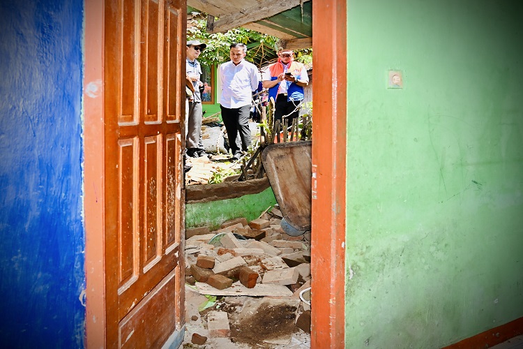 Penjabat Gubernur Bey Machmudin Cek Lokasi Terdampak Gempa di Garut