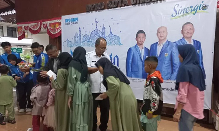 DPD KNPI Kota Cimahi Memberikan Santunan Kepada Anak-Anak Yatim-Piatu DPD KNPI Kota Cimahi Memberikan Santunan Kepada Anak-Anak Yatim-Piatu