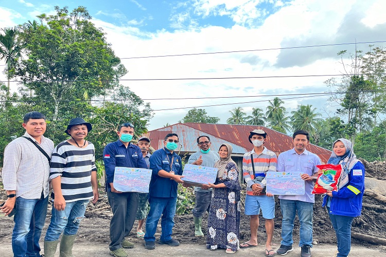 SKK Migas - KKKS Salurkan Bantuan Bencana Banjir - Longsor di Sumatera Barat