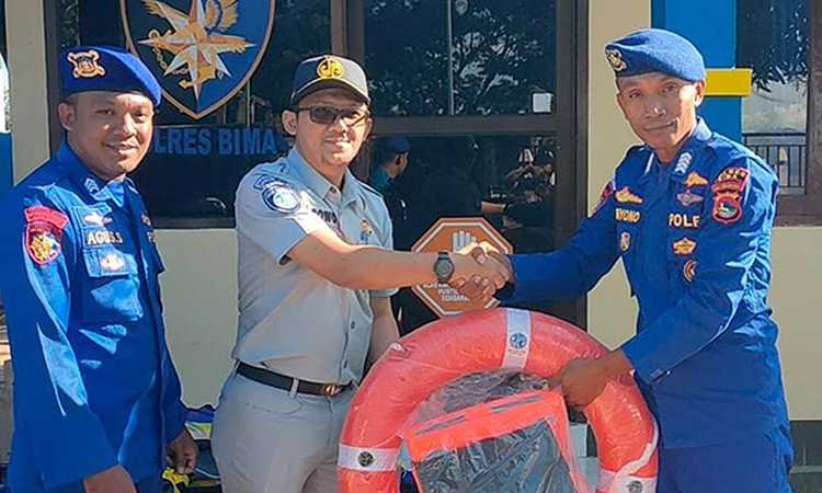 Cegah Pelanggaran di Perairan Teluk Bima Satpolairud Gelar Patroli Gabungan Bersama Jasa Raharja