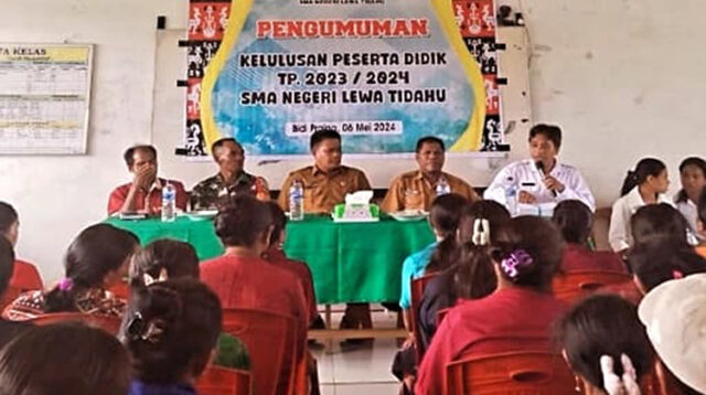Babinsa Koramil 01/Lewa Hadiri Pengumuman Kelulusan SMA Negeri Lewa Tidahu