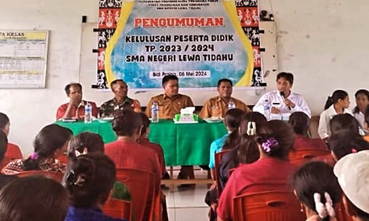 Babinsa Koramil 01/Lewa Hadiri Pengumuman Kelulusan SMA Negeri Lewa Tidahu