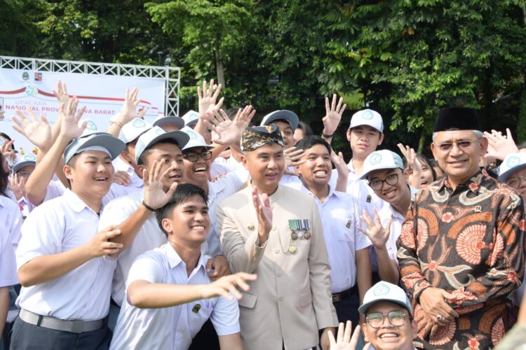 Hari Pendidikan Nasional Bey Machmudin: Momentum Pendidikan Tanpa Perundungan Hari Pendidikan Nasional Bey Machmudin: Momentum Pendidikan Tanpa Perundungan