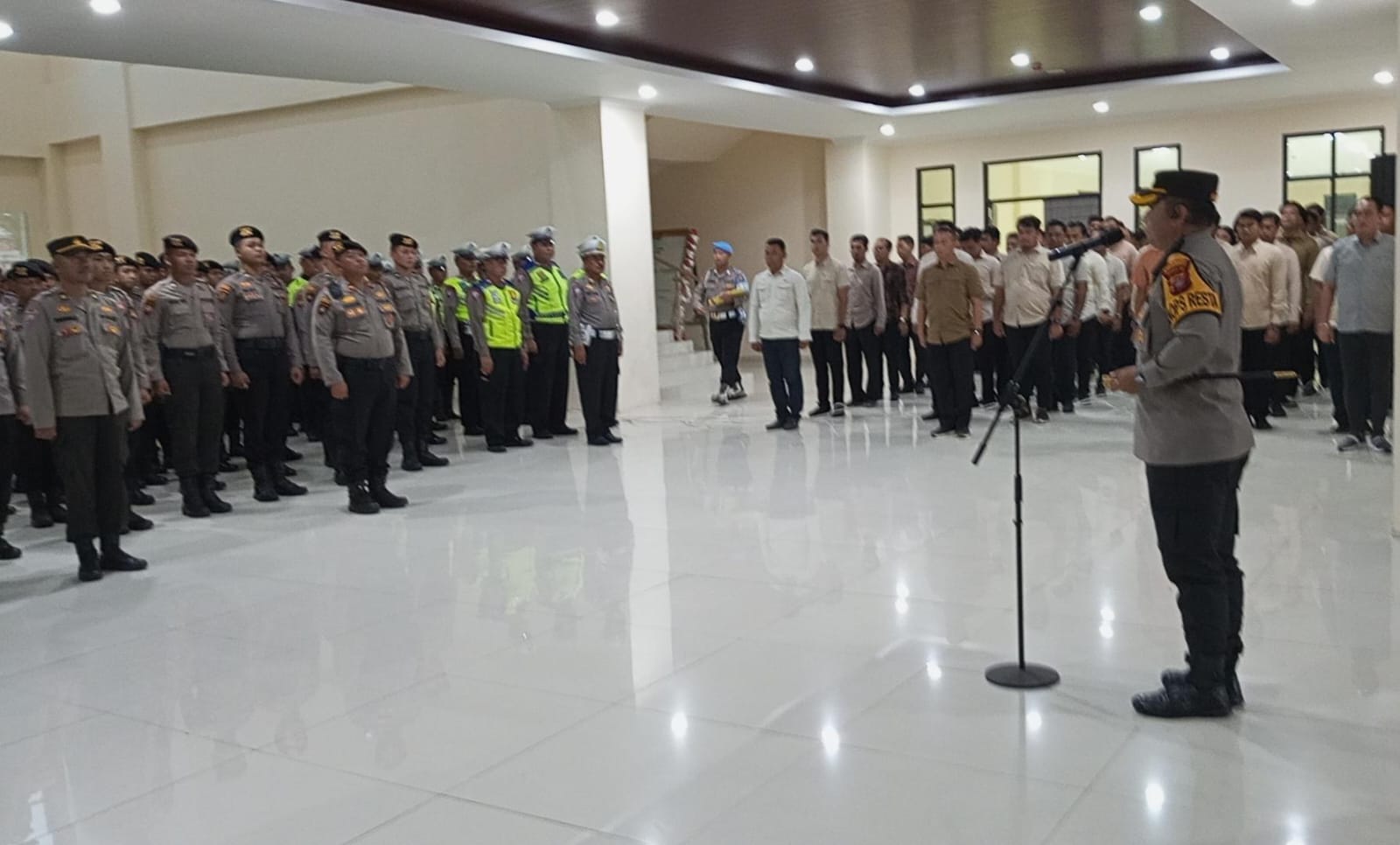 Apel Pagi pasca Perayaan Hari Buruh 1 Mei Jajaran Polresta Balikpapan, Di PIM. Kapolresta Balikpapan