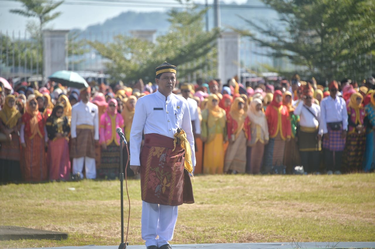 Wakil Bupati Bima Drs. H. Dahlan M. Noer Pimpin Upacara HARDIKNAS