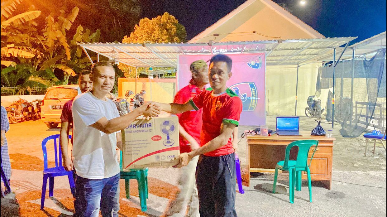 Polsek Rasanae Barat Gelar Nobar Sepakbola Indonesia Vs Irak Dirangkaikan Undian Berhadiah