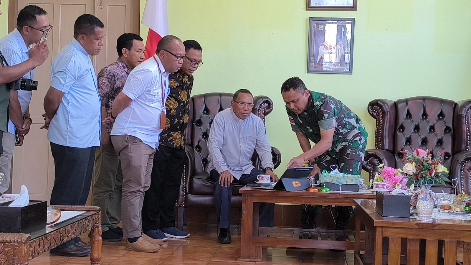 Kunjungan Kasrem 161/Wira Sakti dan Rombongan ke Keuskupan Ruteng