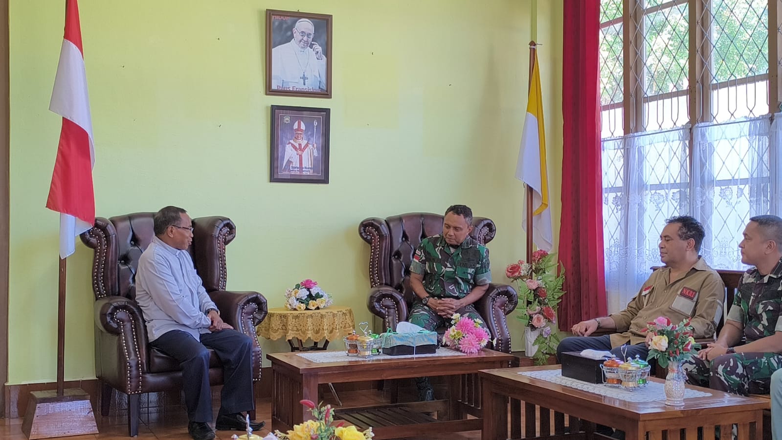 Kunjungan Kasrem 161/Wira Sakti dan Rombongan ke Keuskupan Ruteng
