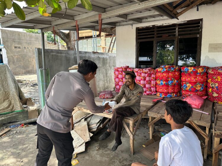 Jum,at Berbagi, Kapolres Bima AKBP Eko Sutomo S.I.K., M.I.K: Sebagian Rezeki Kita Ada Hak Sesama