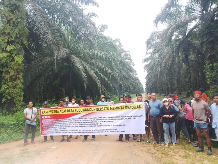 Warga Adat Desa Pudu Rundun Bersatu Meminta Keadilan, Menuntut PT. Sungai Rangit Sampoerna Agro Warga Adat Desa Pudu Rundun Bersatu Meminta Keadilan, Menuntut PT. Sungai Rangit Sampoerna Agro