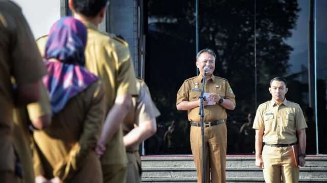 Pimpin Apel Pagi di Gedung Sate, Sekda Herman Ajak ASN Jabar Kerja Berorientasi Outcome