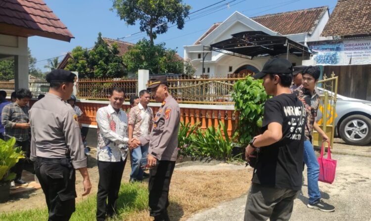 Polres Tanggamus Terjunkan Ratusan Personel Amankan Jalannya Ibadah dan Perayaan Kenaikan Isa Al Masih