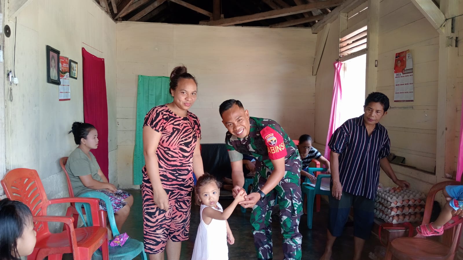 Babinsa Koramil 01/Lewa Lakukan Pendampingan PMT Kategori Bayi Balita Stunting dan Ibu Hamil