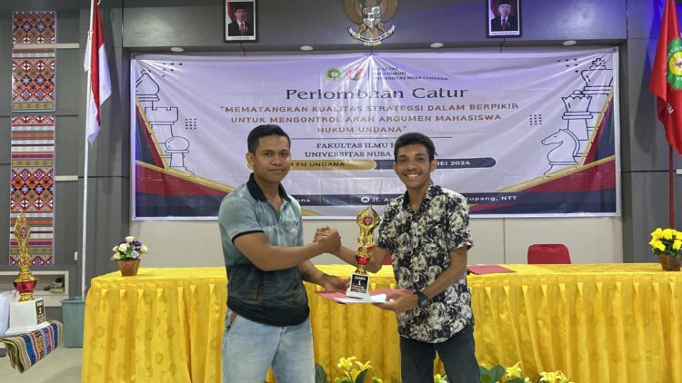 Harmoni Strategi: Irman Boleng Sukses Sebagai Champion Dalam Lomba Catur Mahasiswa Kota Kupang