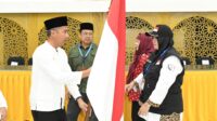 Bey Machmudin Lepas Keberangkatan Jemaah Haji Kloter Pertama Embarkasi Jakarta-Bekasi