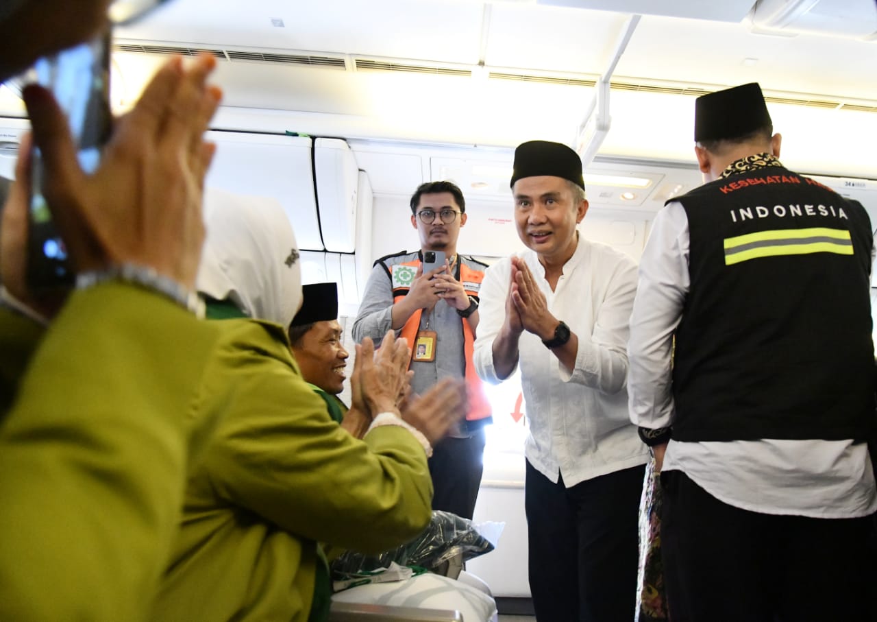 Bey Machmudin Lepas Keberangkatan Jemaah Haji dari Bandara Kertajati