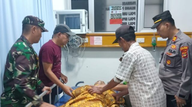 Polsek Talang Padang Bantu Evakuasi Almarhum Joko Santoso Anggota DPRD Lampung ke RS Secanti