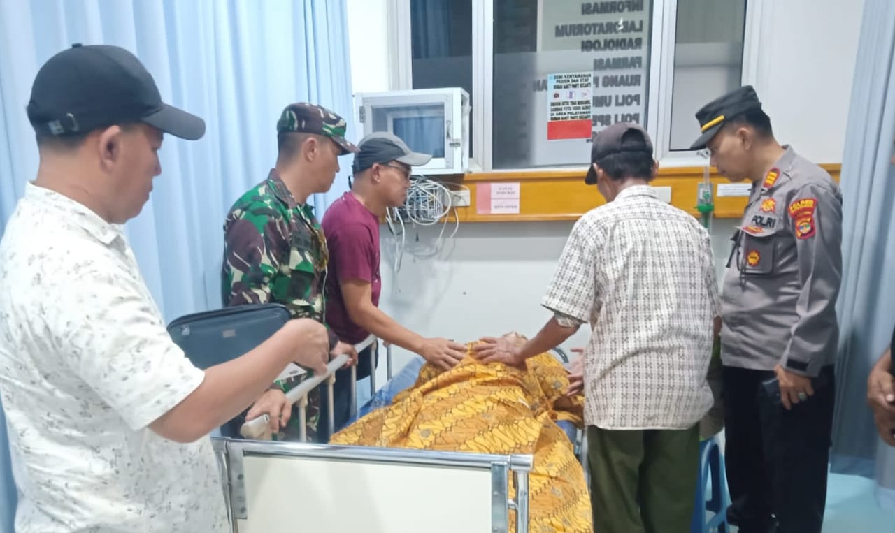 Polsek Talang Padang Bantu Evakuasi Almarhum Joko Santoso Anggota DPRD Lampung ke RS Secanti