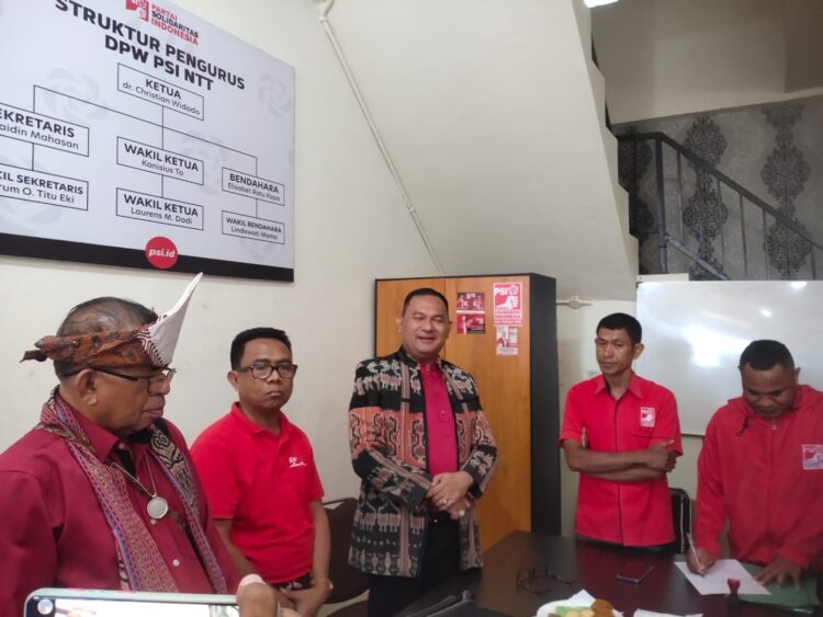 Roy Bulan Resmi Mendaftar ke DPW PSI NTT Sebagai Calon Gubernur NTT