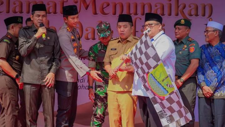 Ketua DPRD Kabupaten Karawang H. Budianto Hadiri Pelepasan Keberangkatan Jemaah Haji Kloter 05 Kab. Karawang Tahun 2024 Ketua DPRD Kabupaten Karawang H. Budianto Hadiri Pelepasan Keberangkatan Jemaah Haji Kloter 05 Kab. Karawang Tahun 2024