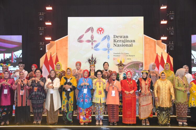 Produk Kerajinan Tangan Jabar Ramaikan Expo Dekranas Puncak HUT Dewan Kerajinan Nasional Berlangsung di Solo Produk Kerajinan Tangan Jabar Ramaikan Expo Dekranas Puncak HUT Dewan Kerajinan Nasional Berlangsung di Solo