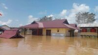 Gerak Cepat, Polres Mahakam Ulu Lakukan Aksi Tanggap Bencana Banjir di Beberapa Titik