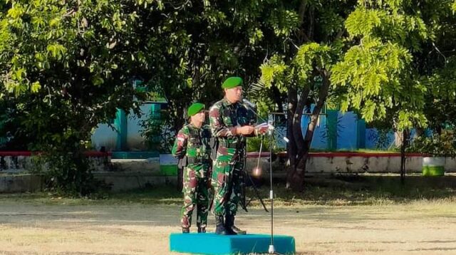Dandim 1601/Sumba Timur Ambil Jam Komandan Selesai Upacara 17 San