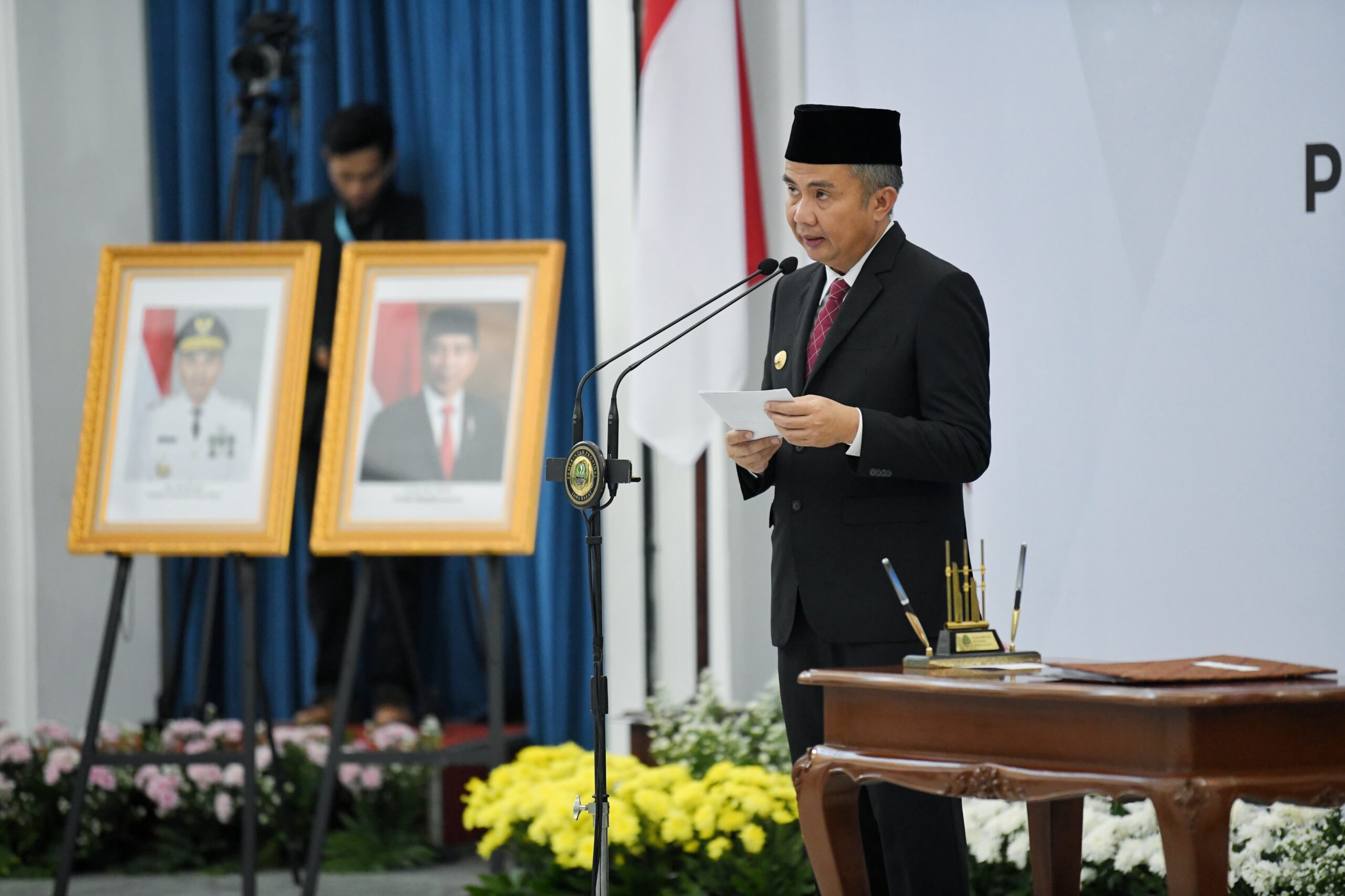 Lantik Pj Bupati Cirebon, Pesan Bey Machmudin: Layani Masyarakat dengan Penuh Dedikasi dan Tanpa Pamrih