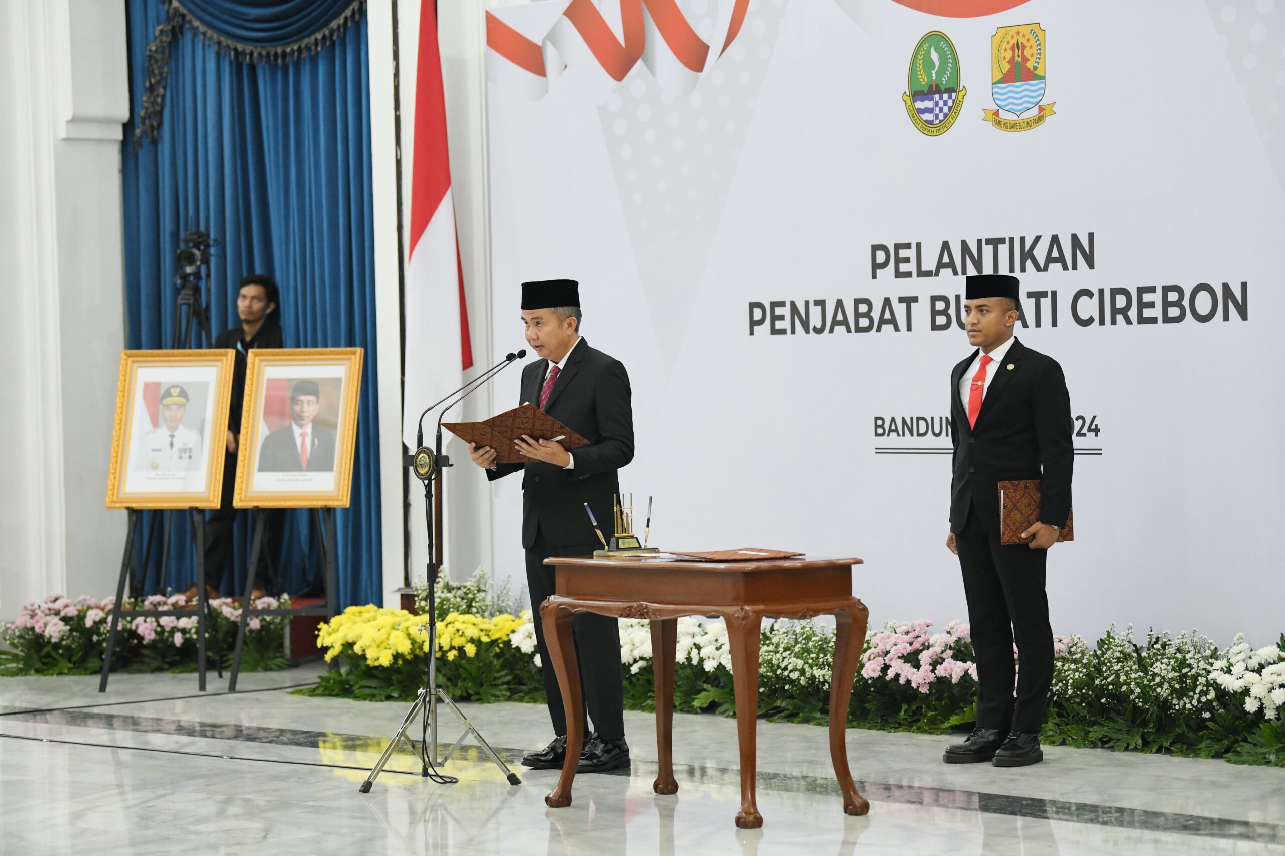Lantik Pj Bupati Cirebon, Pesan Bey Machmudin: Layani Masyarakat dengan Penuh Dedikasi dan Tanpa Pamrih