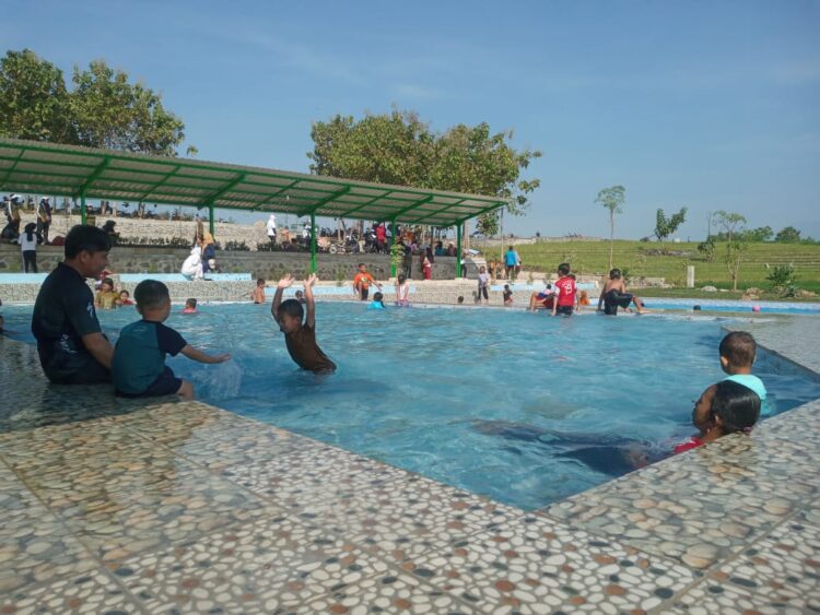 Ribuan Warga Meriahkan Pre Unveiling Kolam Renang Hills View Desa Sukosari Madiun Ribuan Warga Meriahkan Pre Unveiling Kolam Renang Hills View Desa Sukosari Madiun