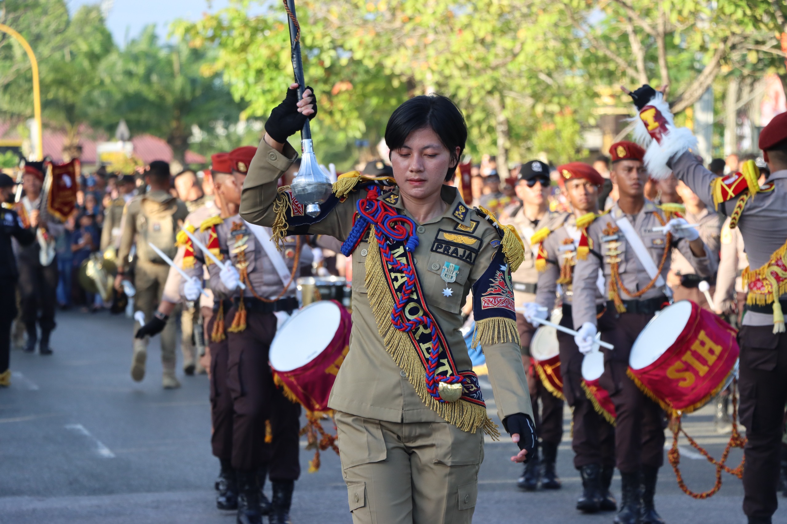Bersama Forkopimda, Kapolres PPU Kawal Kirab Drumcorps Integrasi Yontarlat Kijang Latsitardanus XLIV / 2024