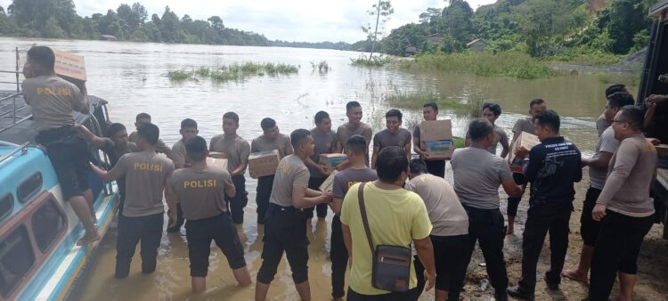 Pengiriman Bantuan Kemanusiaan Polda Kalimantan Timur Untuk Korban Bencana Banjir Di Kab. Mahakam Ulu