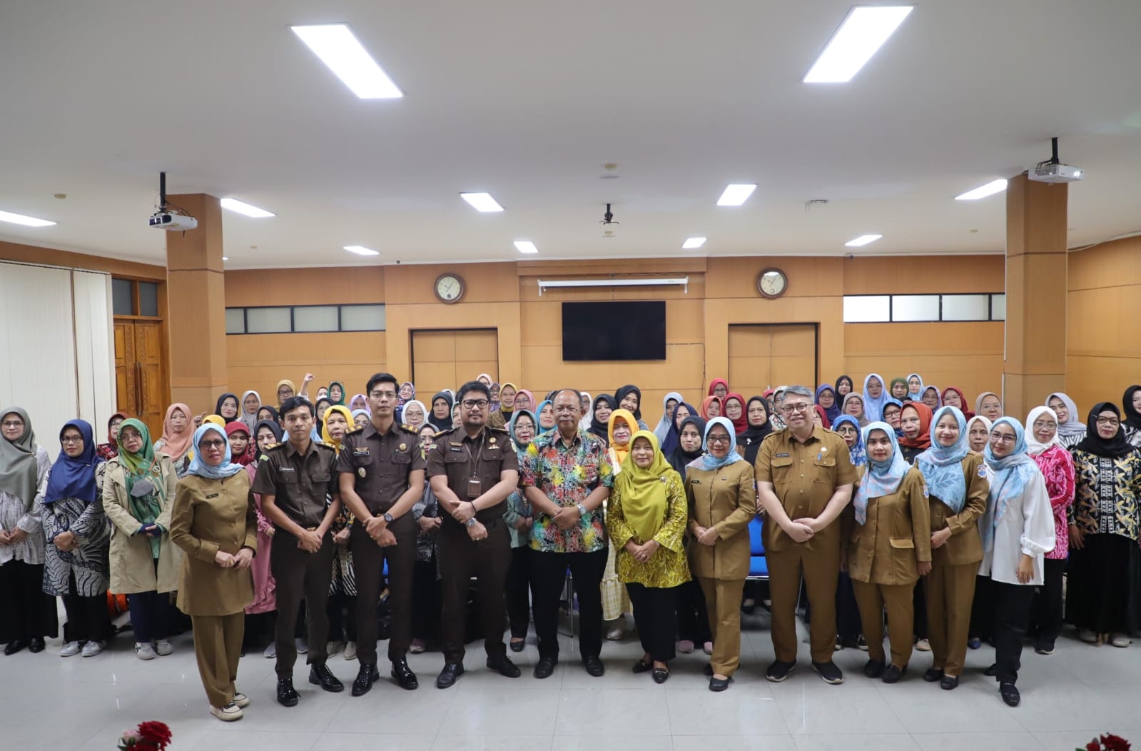 Pemkot Cimahi Sosialisasikan Pencegahan Kekerasan Terhadap Perempuan Dan Anak Kepada Kader Poyandu