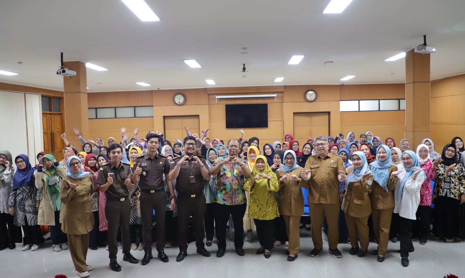 Pemkot Cimahi Sosialisasikan Pencegahan Kekerasan Terhadap Perempuan Dan Anak Kepada Kader Poyandu