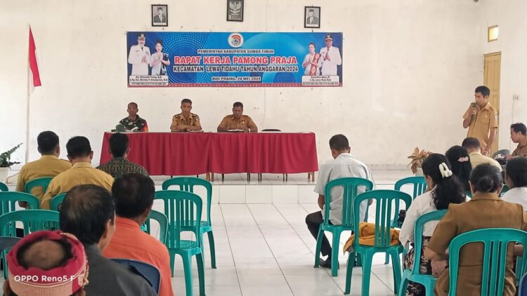 Babinsa Lewa Hadiri Rapat Kerja Pamong Praja Kecamatan Letis Tahun 2024 Babinsa Lewa Hadiri Rapat Kerja Pamong Praja Kecamatan Letis Tahun 2024