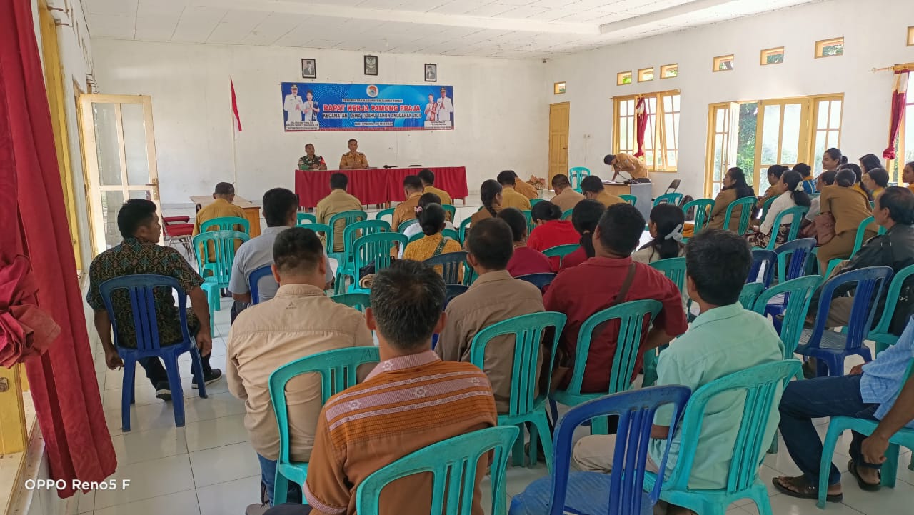 Babinsa Lewa Hadiri Rapat Kerja Pamong Praja Kecamatan Letis Tahun 2024