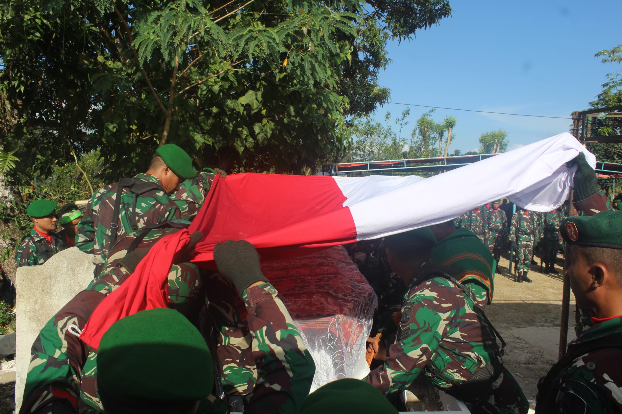 Pimpin Upacara Pemakaman Purnawirawan TNI, Kasdim 1601/ST Sampaikan Bela Sungkawa