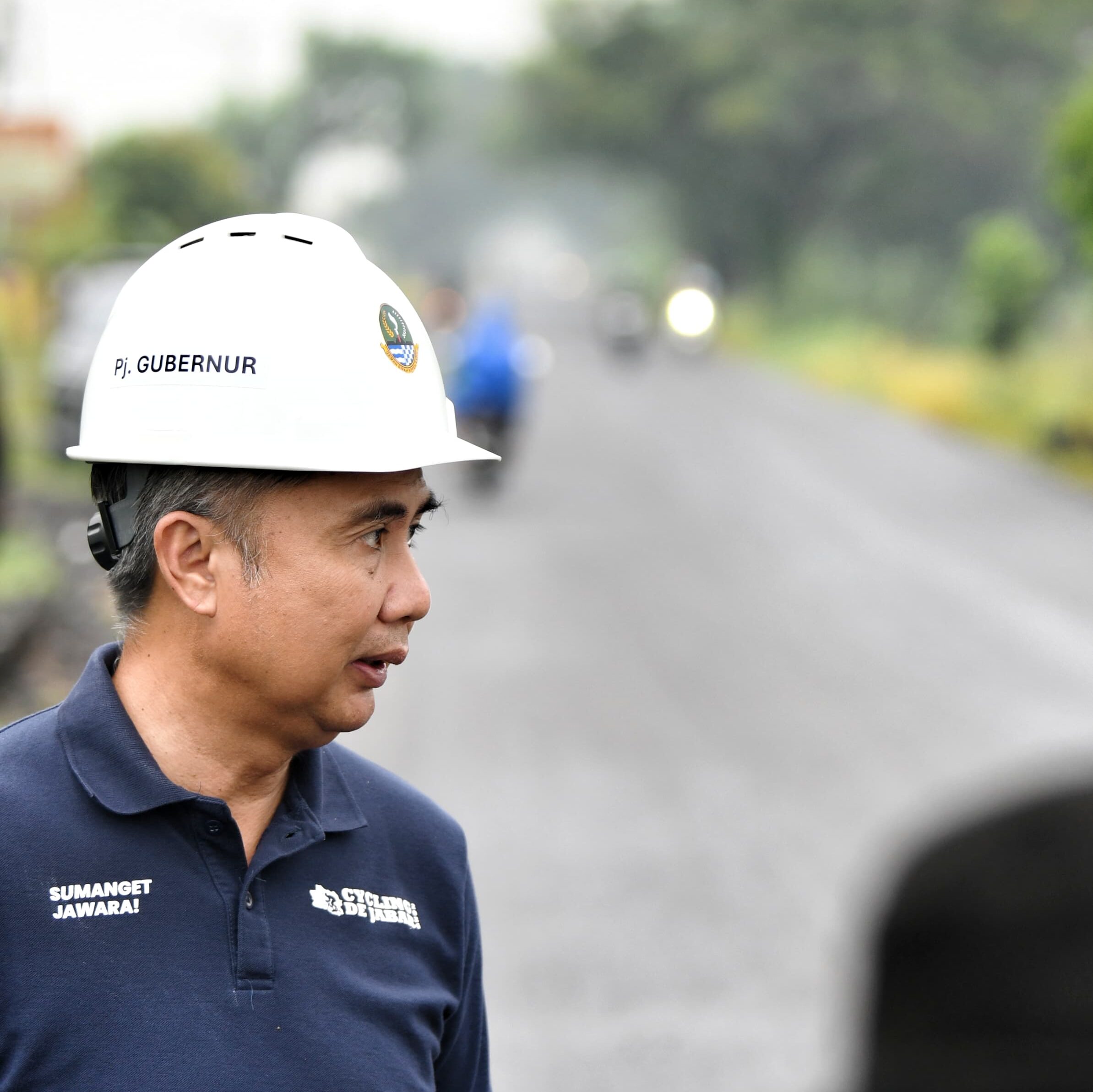 Bey Machmudin Cek Progres Perbaikan Jalan Tegalgubug - Arjawinangun