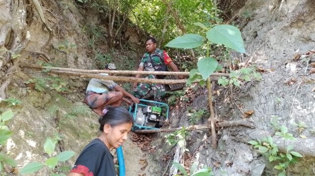 Babinsa Koramil 05/Kota Waingapu Melaksanakan Pengecekan Bantuan Alat Mesin Pertanian Dari Pemerintah