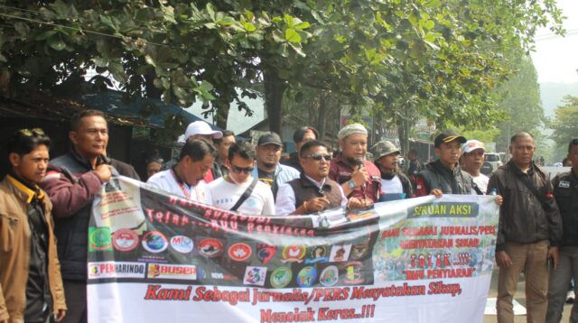 Ratusan Jurnalis Gelar Aksi Protes di Sukabumi, Desak Revisi RUU Penyiaran