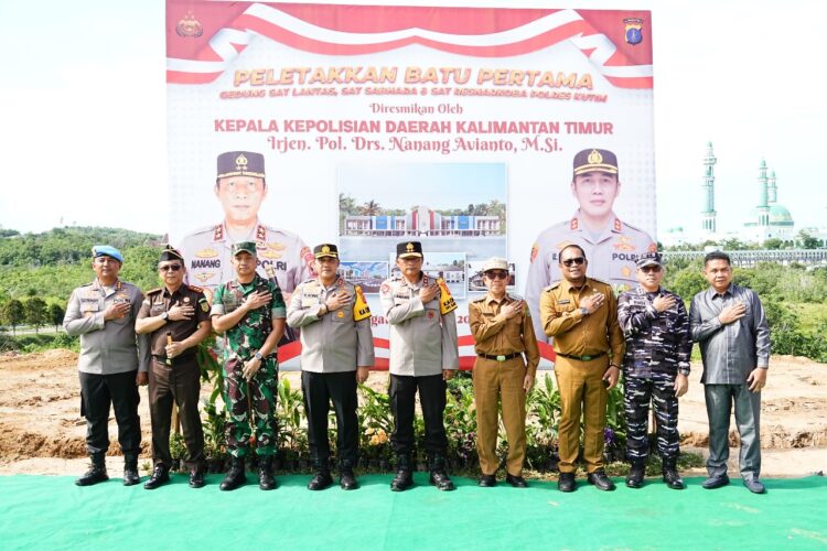 Kapolda Kaltim Resmikan Gedung SPKT dan Letakkan Batu Pertama Pembangunan 3 Satuan di Polres Kutim Kapolda Kaltim Resmikan Gedung SPKT dan Letakkan Batu Pertama Pembangunan 3 Satuan di Polres Kutim