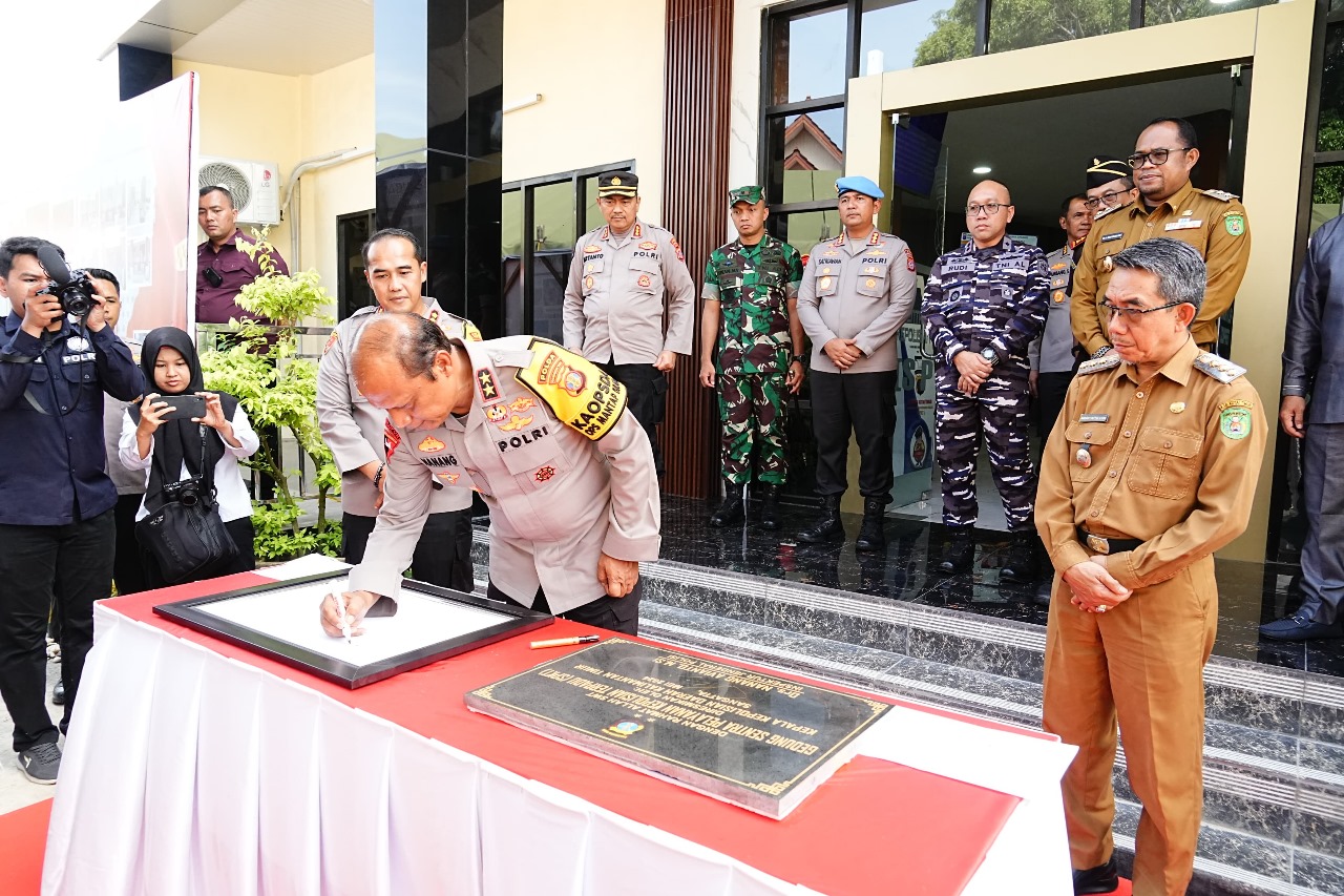 Kapolda Kaltim Resmikan Gedung SPKT dan Letakkan Batu Pertama Pembangunan 3 Satuan di Polres Kutim